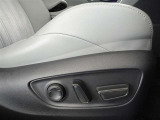 パワーシート搭載。微妙な調整が手軽にでき、ピッタリのポジションで運転することが可能です。