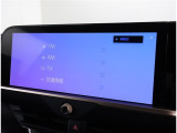 TVが見れるチューナーを装備しています。 新しい車でも付いていないことで、TVが見れない事も多々あるので要チェックです。 運転中の運転手のご視聴はご遠慮ください。