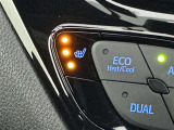【シートヒーター】運転席と助手席をそれぞれ独立して操作でき温度調節も可能なため、座る人と室内温度にあわせて快適に過ごせます。