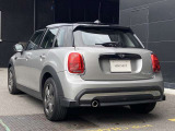 長期にわたる保証を実現。2年間のMINI NEXT保証と延長保証(別途費用)を合わせて最大4年間の保証。万一の故障に長期に備えることができ、ご安心してお乗り頂けます。(NEXT1年は1年距離無制限)