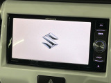 【純正ナビ】人気の純正ナビを装備しております。ナビの使いやすさはもちろん、オーディオ機能も充実!キャンプや旅行はもちろん、通勤や買い物など普段のドライブも楽しくなるはず♪