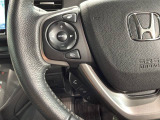 ステアリングにオーディオ操作スイッチが付いています。オーディオ画面に直接タッチしなくても操作が出来ますので、運転に集中できます。