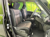 運転席シート廻りは使用感も少なく、良好な状態となっています。前オーナー様が丁寧に使っていたことがよくわかりますね。
