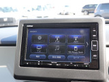 【LEDヘッドライト】ヘッドライトには、昼間も発光し対向車などに存在をアピールする、デイタイムランニングランプを搭載。