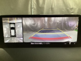 狭い場所での駐車やすれ違いなどでより的確な運転操作に役立つ360&deg;ビューモニターが装備されています。