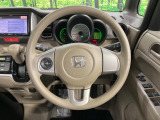 インテリアに合わせたデザインのステアリングは、運転される方のことも考え、運転しやすい形状、大きさです。是非一度、実際に触ってお確かめください。