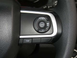 【レーダークルーズコントロール】(全車速追従機能付)付きです。車速に応じて追従支援してくれるので、ロングドライブも快適です。詳細は販売店スタッフまでおたずねください。