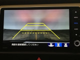 【バックカメラ】運転が苦手な方も車庫入れラクラクです!ギアをリバースに入れれば自動的に切り換わりますので、面倒な操作は不要です♪狭い駐車場もお車を傷つけず安心ですね!