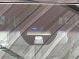 【シティブレーキアクティブシステム】低速走行中に前方の車両等を認識し、衝突しそうな時は警報とブレーキで衝突回避と被害軽減をアシスト。より安全にドライブをお楽しみいただけます。