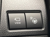 【リモート機能つきアドバンストパーク】専用スマートフォンアプリの使用で、車外から遠隔駐車・出庫が可能な先進機能。広い場所で乗り降りしたい時に便利です♪