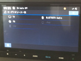 センターパネルにスッキリと収まった純正オーディオです。お気に入りの音楽・ラジオを聴きながら楽しいドライブをお楽しみくださいね。