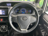 【純正革巻きステアリング】上質な革を使用することで、手にしっかり馴染みとても運転しやすいハンドルです♪
