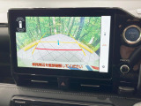 【バックカメラ】駐車時に後方がリアルタイム映像で確認できます。大型商業施設や立体駐車場での駐車時や、夜間のバック時に大活躍!運転スキルに関わらず、今や必須となった装備のひとつです!
