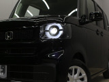 【LEDヘッドライト】先進性を表現するライトデザイン!広い範囲を明るく照らし優れた配光特性で夜間走行時の安心感を高めます。