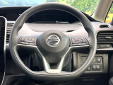 インテリアに合わせたデザインのステアリングは、運転される方のことも考え、運転しやすい形状、大きさです。是非一度、実際に触ってお確かめください。