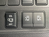 【両側パワースライドドア】スマートキーや運転席のスイッチで後席両側スライドドアの開閉が可能♪電動だから力を入れてドアを開ける必要が無く、小さなお子様でも簡単に開け閉めでき快適です♪