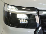 【LEDヘッドライト+デイタイムランニングランプ】主流のLEDヘッドライトに、日中でも他者からの視認性を良くするデイタイムランニングランプ装備!スタイリッシュでかっこよく仕上がっています。
