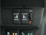 ◆両側電動スライドドア◆狭い駐車場でも乗り降りが楽々♪お子様が隣の車にドアを当ててしまう心配もございません!小さなお子様連れの方もこれで安心。