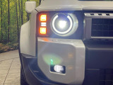 【LEDヘッドライト】悪天候や夜間走行時も良好な視界を確保し安心して運転できる高輝度LEDヘッドライトを装備!点灯速度が早く、消費電力も抑えられています。