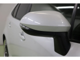 バイカラーでスマートなウインカーミラーです。ウインカーミラーはお洒落なだけでなく、対向車や歩行者からの視認性が良く安全性が向上し、事故防止にもつながります。