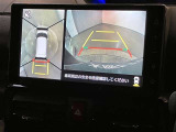 【パノラミックビュー&バックビュー】駐車時の安全確認をする為に車両上方からの映像と後方カメラからのを同時に表示しバックガイドも付いているのでバックの苦手な方でも安心して運転出来ますよ。