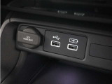 12V電源ソケット、USB接続端子!使いやすい場所に!装備が充実しています♪