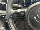 運転中、オーディオの操作をしてて、ハッとしたことはありませんか?ステアリングスイッチは、運転中でもハンドルでオーディオの操作が可能です。安全なドライブをサポートします。