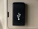 【USBポート】USBポートも装備されています♪スマートフォンのオーディオに連携も可能です。今や欠かせない装備の一つです!