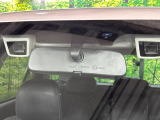 【アイサイト】前方の車両等を検知し、衝突しそうな時は警報で注意を促し、ブレーキを踏む力をサポート。ブレーキを踏めなかった場合は衝突被害軽減ブレーキが作動、衝突回避をサポートします。