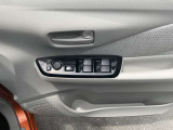 パワーウィンドウとなっています。運転席はオートになっているのでワンタッチ開閉することが出来ます。