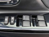 パワーウィンドは今や当たり前の機能ですが、無いと困る機能です。運転席からの操作で、全席の窓を振るオープンにしたり、フルクローズが可能です。