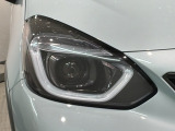 LEDヘッドライトは、点灯の瞬間から最大光量を発揮し、突然暗くなるトンネルなどでの安定感を高めます。