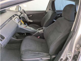 高いホールド性で運転姿勢が安定します。長距離ドライブでも疲れにくいのが魅力です。快適なドライビングライフをお送りください♪