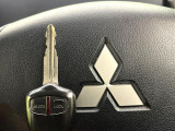 【キーレス】少し離れた場所からでもボタン一つでドアの開錠・施錠ができるのでとっても便利!ドアの鍵穴周りに傷をつけることもありません♪