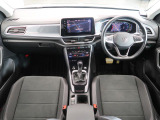 シンプルなデザインと一目でわかるスイッチの配置はPeoples Car=みんなの車という考えの現れです。各スイッチにはバックライトもついており、夜間でも安全に操作して頂けます。