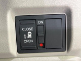 【パワースライドドア】スマートキーや運転席のスイッチでスライドドアの開閉が可能♪電動だから力を入れてドアを開ける必要が無く、小さいお子様でも、重い荷物を持っている時もラクに開け閉めできます♪