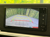 【バックカメラ】駐車時に後方がリアルタイム映像で確認できます。大型商業施設や立体駐車場での駐車時や、夜間のバック時に大活躍!運転スキルに関わらず、今や必須となった装備のひとつです!