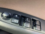 ドアロックと連動するオートミラーシステムを搭載。