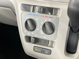寒い冬も暑い夏も全席に快適な空調を届けてくれる、ダイヤル式エアコンを装備♪