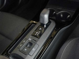 電動パーキングブレーキ・ブレーキホールドを装備してます。ホールド機能は信号待ちが多い一般道で疲労軽減になり、大好評です!