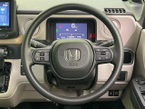 インテリアに合わせたデザインのステアリングは、運転される方のことも考え、運転しやすい形状、大きさです。是非一度、実際に触ってお確かめください。