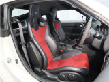 ■NISMO専用チューニングRECARO製スポーツシート ■NISMO専用ドアトリム ■各部レッドステッチ