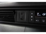 スマートフォンなどの音楽再生が可能なUSB接続ジャック装備車両です♪♪♪