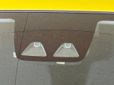 【スマートアシスト】走行中に前方の車両等を認識し、衝突しそうな時は警報とブレーキで衝突回避と被害軽減をアシスト。より安全にドライブをお楽しみいただけます。