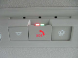 SOSコールは急病時やあおり運転被害などの危険を感じた時スイッチを押すと専門のオペレータに繋がって警察や消防への連携をサポ―トしてくれます。万が一の事故発生時にはエアバック展開と連動して自動通報します。