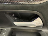 メモリー付き電動シートも装備されておりますのでシート位置を3パターン記憶できます。