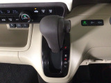 オートマチックシフトレバーは、手になじみ操作しやすい形状で安全運転にもつながります♪