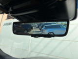 Clearsightインテリアミラーを標準装備。天候問わずワイドでクリアな視界を確保し安全運転に寄与します。