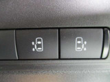 両側電動オートスライドドア付き!!運転席のスイッチでも開閉可能です♪重い荷物を持っている時や雨の日に重宝します。小さいお子様がいても巻き込み防止機能や手動のみに切替も出来ますので、安心です☆