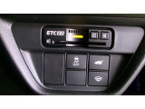 ETC付。高速道路の料金所はキャッシュレスで通過です。サービスエリア等にあるスマートインターの出入りも利用可能でとっても便利。ご納車後すぐにお使い頂けるようセットアップしてのお渡しとなります。